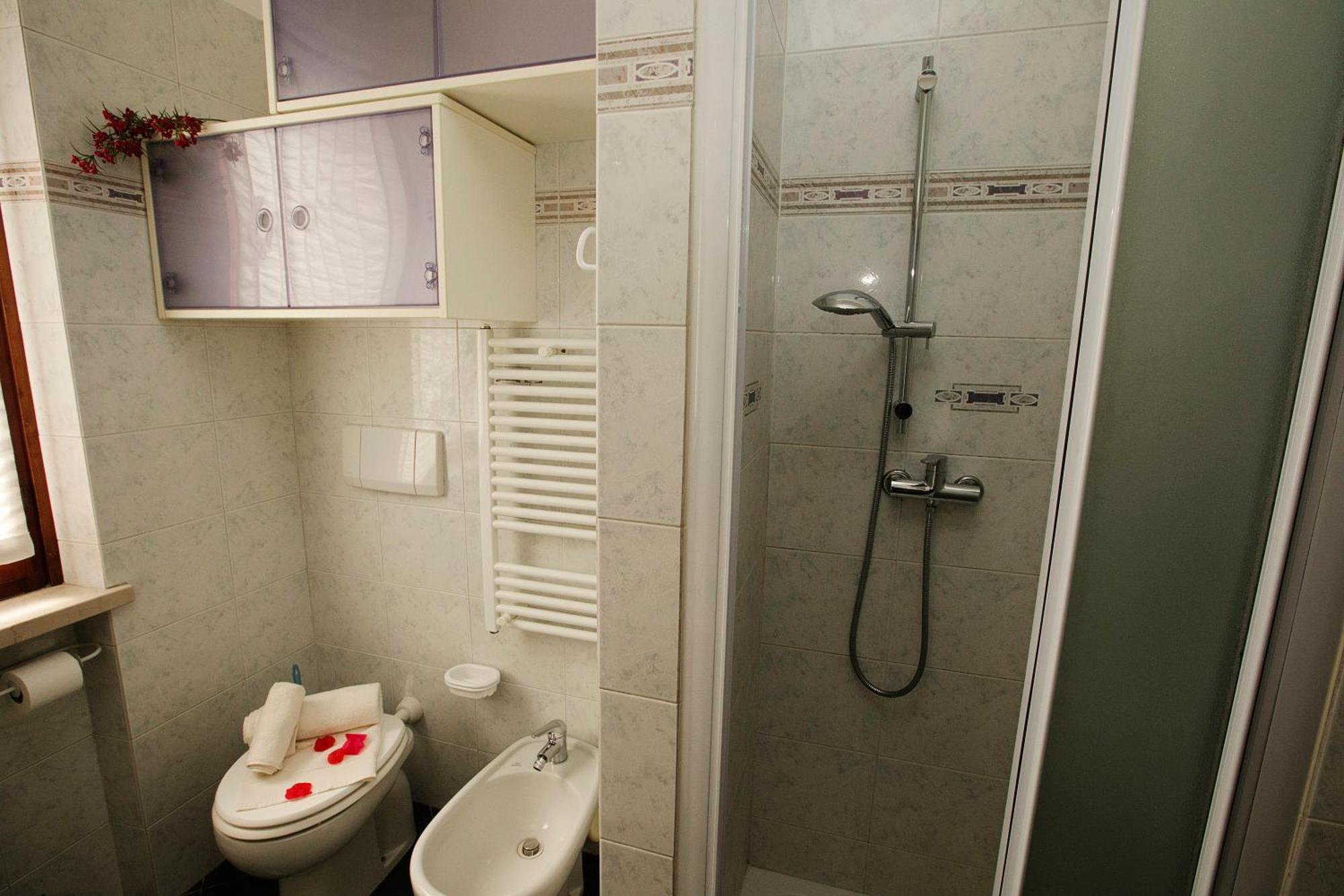 Casa Del Faro - Happy Rentals Пескьера-дель-Гарда Экстерьер фото